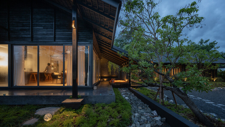 Baan Dam: Transformasi Desain Laboratorium Rumah oleh Housescape Menjadi Sorotan Artikel Terbaru