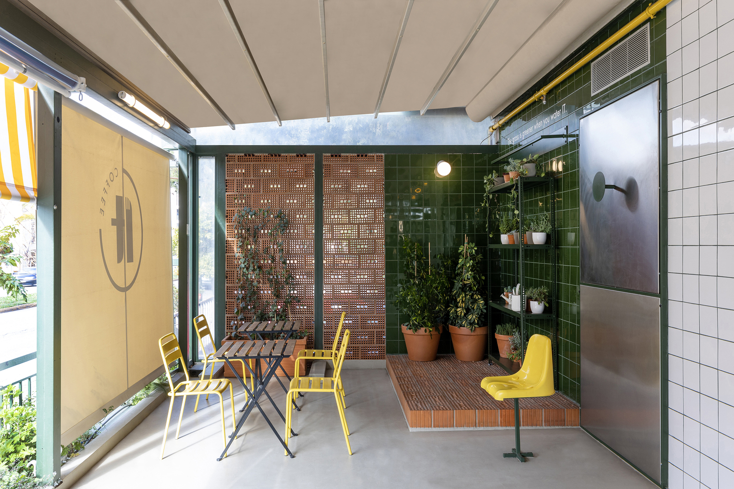 Architecture: Cafe IT 43m2 di Yunani oleh studiomateriality