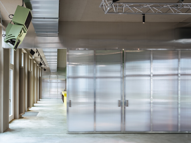Foto-Foto Arsitektur Gedung Serbaguna Eventspace LES Berlin