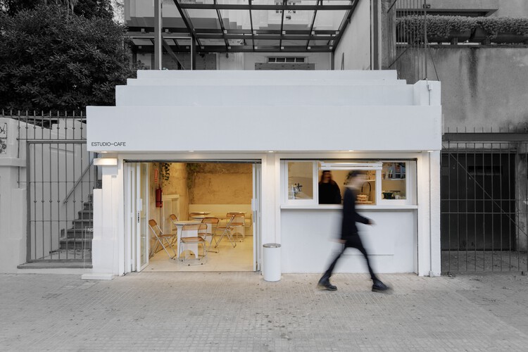 Lihat! Kedai Kopi Estudio-café Oleh Toro Arquitek di Uruguay