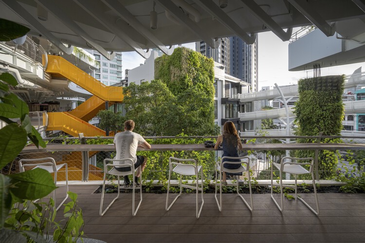 Marche Thonglor Oleh Arsitek Kontur