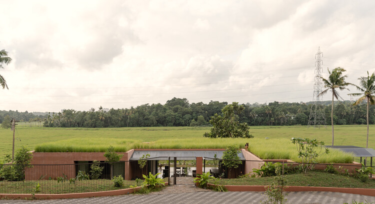 Rumah Bumi Alarine Oleh Arsitek Zarine Jamshedji