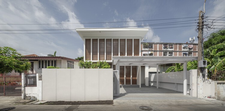 Rumah Tropical Permainan Kayu dan Semen Expose Thailand