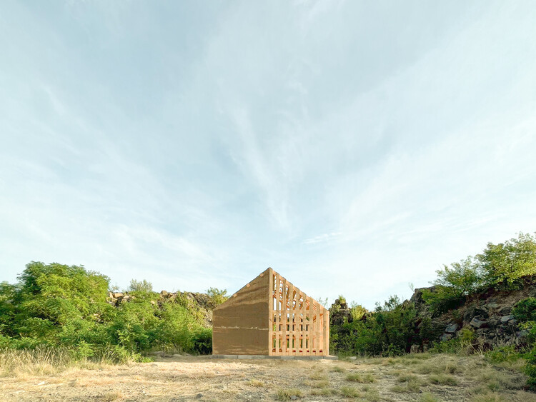 Mengupas Proyek Half of a HouseKarya i/thee + RAWstudio